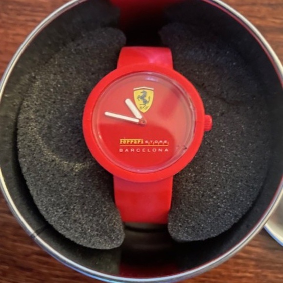 O’Clock Ferrari Store Barcelona Silicone Watch Made in Italy Very Hard to Find - Picture 3 of 11